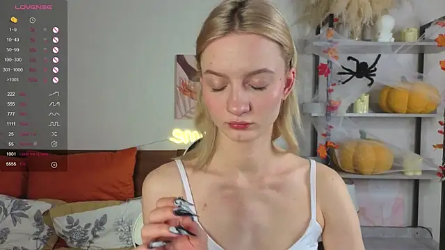 Snapshot of IdaValenti chatting on 11/22/25, 12:20 IdaValenti online show from 11/22/25, 12:20