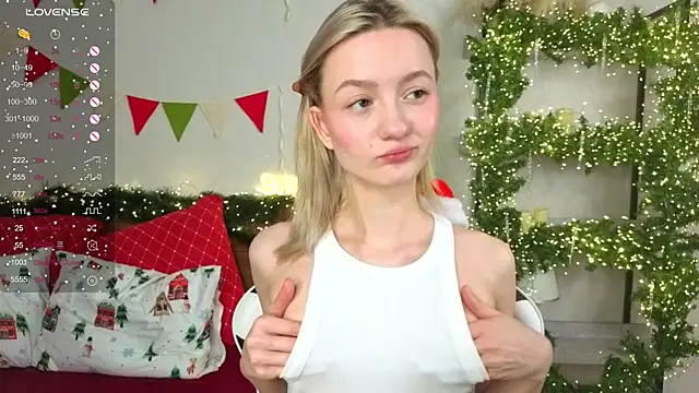 Snapshot of IdaValenti chatting on 12/15/25, 11:09 IdaValenti online show from 12/15/25, 11:09