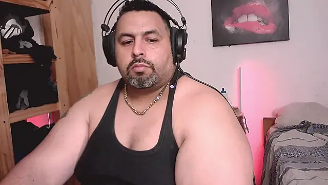 Snapshot of rodrix54 chatting on 10/23/25, 02:44 rodrix54 online show from 10/23/25, 02:44