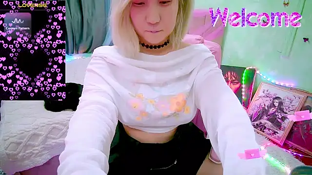 Akemilun online show from 04/13/26, 03:50