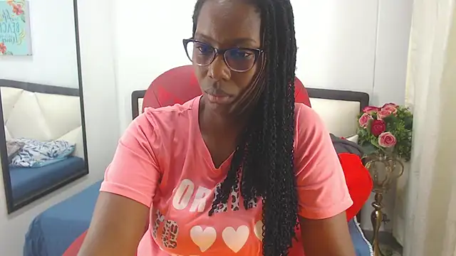 Snapshot of Sara_Marks chatting on 11/10/25, 11:20 Sara Marks online show from 11/10/25, 11:20