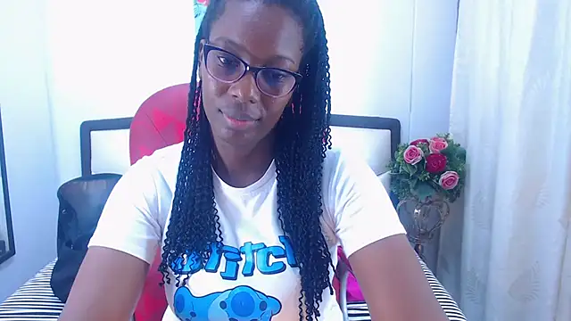 Snapshot of Sara_Marks chatting on 11/11/25, 12:27 Sara Marks online show from 11/11/25, 12:27