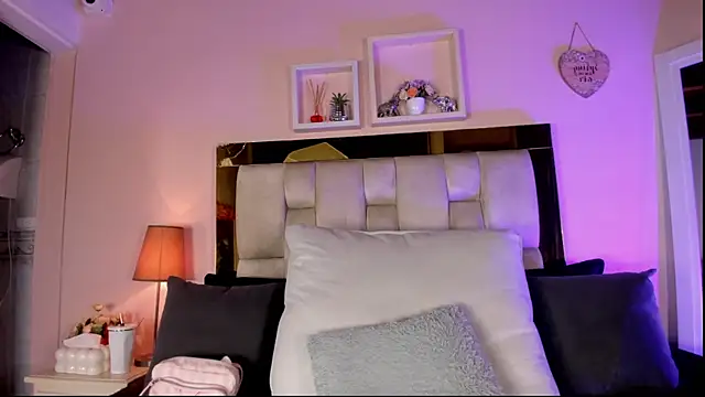 emmy r online show from 04/22/26, 12:07