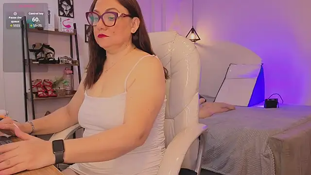 lady nylon  online show from 11/28/25, 11:46