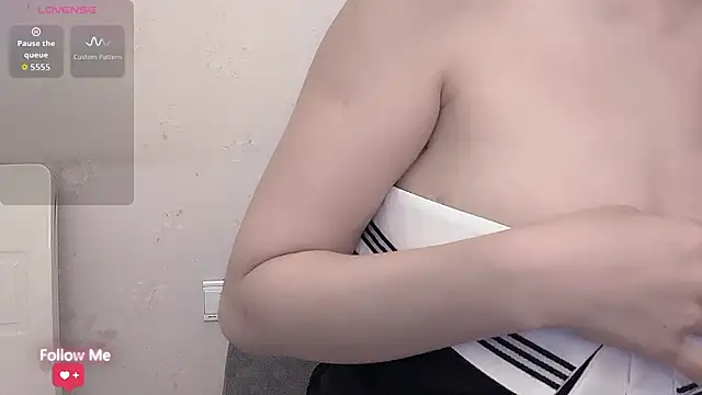 qiqi-- online show from 06/11/26, 06:00