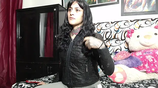 emma onassis 17 online show from 09/11/25, 01:17