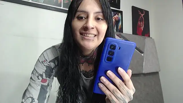 emma onassis 17 online show from 12/05/25, 01:47