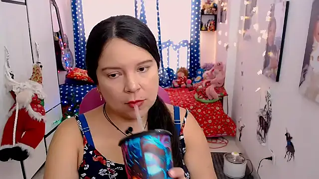 Snapshot of claryssa_ chatting on 12/06/24, 04:17 claryssa online show from 12/06/24, 04:17