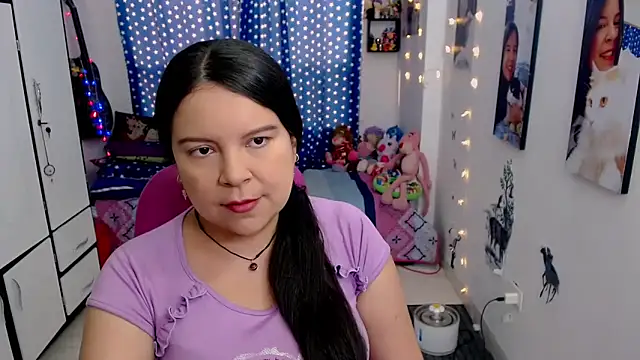 Snapshot of claryssa_ chatting on 01/18/25, 08:51 claryssa online show from 01/18/25, 08:51