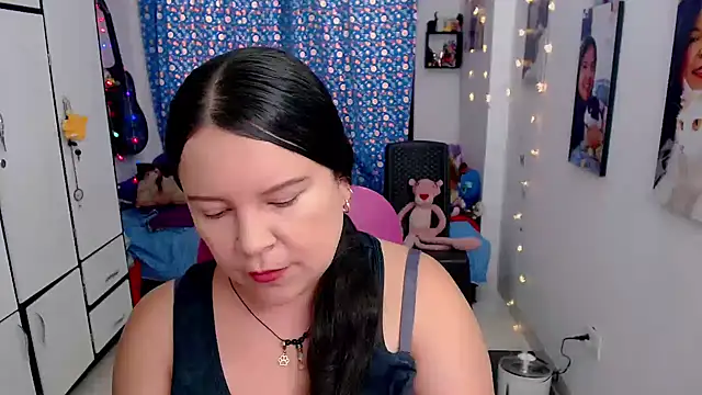 Snapshot of claryssa_ chatting on 09/11/25, 08:20 claryssa online show from 09/11/25, 08:20