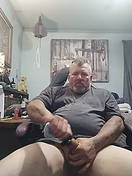 Snapshot of bigdoog8 chatting on 06/10/26, 10:52 bigdoog8 online show from 06/10/26, 10:52
