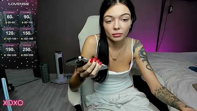 Mariella Adamss online show from 10/17/25, 01:03