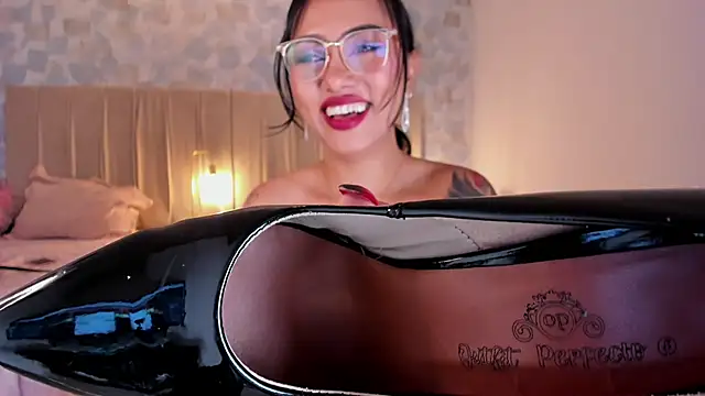 samara smithh online show from 02/11/25, 03:08