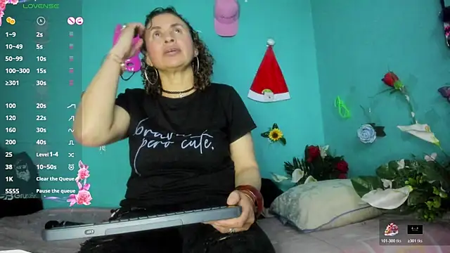 SheraHadee online show from 12/17/25, 05:02