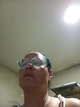 Snapshot of Eunice73 chatting on 12/04/24, 11:24 Eunice73 online show from 12/04/24, 11:24