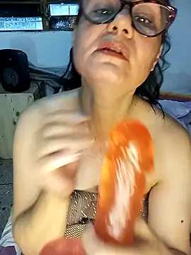 Snapshot of Eunice73 chatting on 02/01/25, 10:44 Eunice73 online show from 02/01/25, 10:44