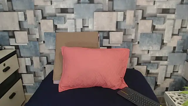 angel dthroatt online show from 12/04/25, 12:14