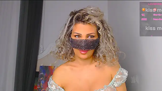 Snapshot of Turkish_Latina chatting on 01/10/25, 12:17 Turkish Latina online show from 01/10/25, 12:17