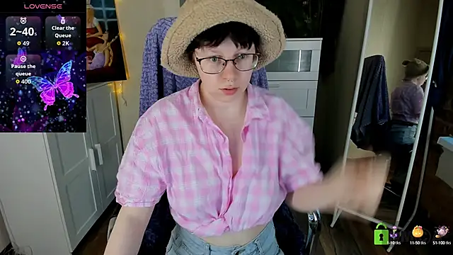 Melissa Wells online show from 09/19/25, 03:34