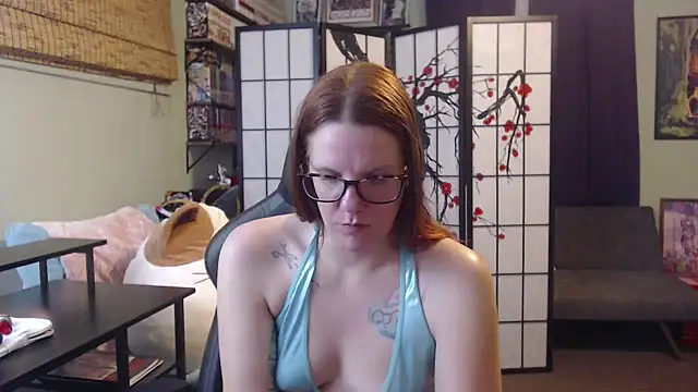 Snapshot of Sarahtineke chatting on 05/19/26, 03:13 Sarahtineke online show from 05/19/26, 03:13