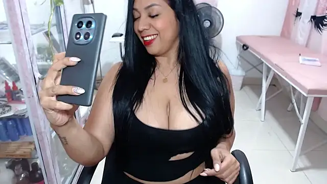 Snapshot of titsbiglovers chatting on 06/09/26, 11:27 titsbiglovers online show from 06/09/26, 11:27