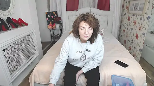 Snapshot of AmiHotGranny chatting on 11/18/25, 10:31 AmiHotGranny online show from 11/18/25, 10:31