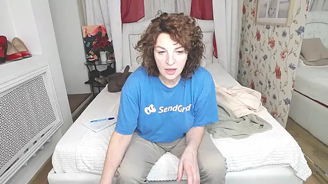 Snapshot of AmiHotGranny chatting on 02/17/26, 05:37 AmiHotGranny online show from 02/17/26, 05:37