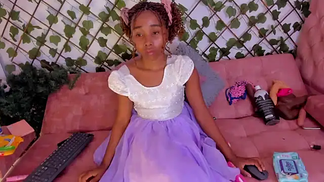 Snapshot of kimmysantoo chatting on 10/12/25, 01:37 kimmysantoo online show from 10/12/25, 01:37