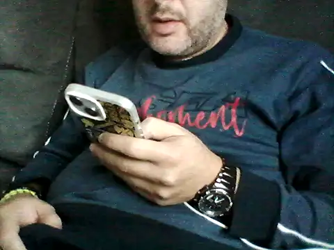 Snapshot of daky_86 chatting on 10/14/25, 03:35 daky 86 online show from 10/14/25, 03:35