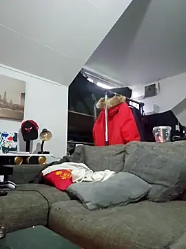 eltoulou online show from 04/12/26, 06:02