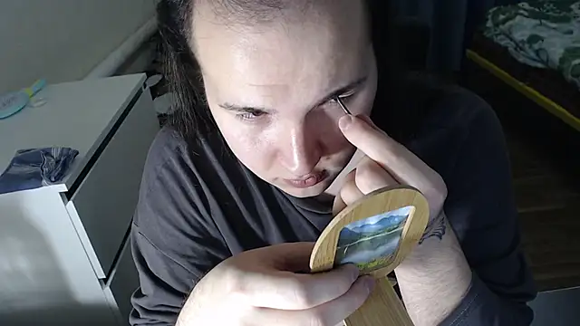 EvaMiron online show from 10/28/25, 03:47