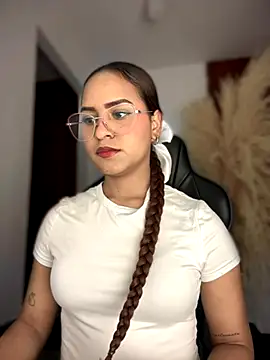 gretta kler1 online show from 11/11/25, 10:10