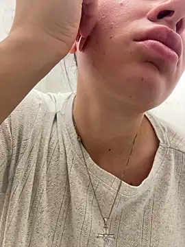 deliaroyal online show from 10/28/25, 03:36