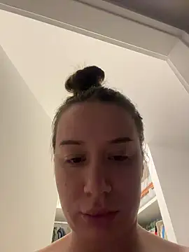 deliaroyal online show from 11/15/25, 03:30