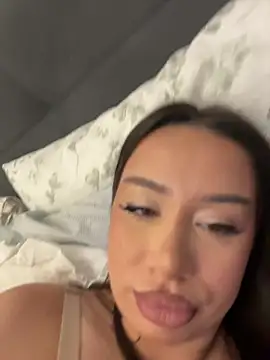 deliaroyal online show from 11/16/25, 02:11