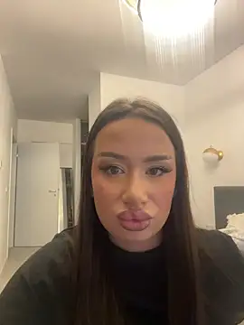 deliaroyal online show from 11/18/25, 02:10