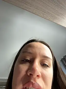 deliaroyal online show from 02/04/26, 01:39