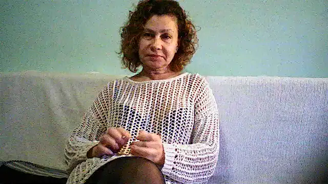 Snapshot of Mat_Elenore chatting on 10/27/25, 06:39 Mat Elenore online show from 10/27/25, 06:39