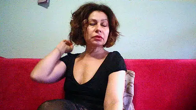 Snapshot of Mat_Elenore chatting on 02/19/26, 07:04 Mat Elenore online show from 02/19/26, 07:04