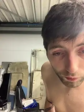 Snapshot of GuillaumebeauZizi chatting on 02/12/26, 06:03 GuillaumebeauZizi online show from 02/12/26, 06:03