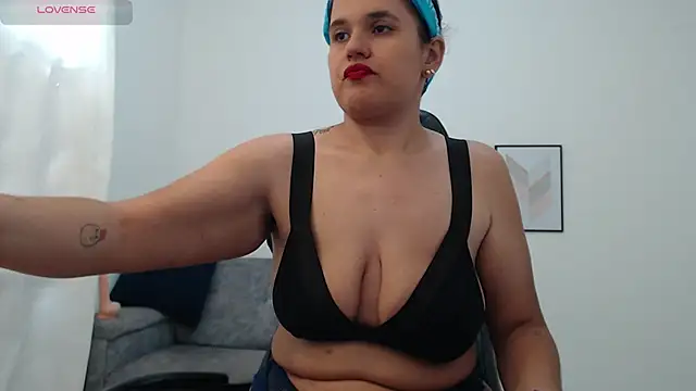 natalia curvy1 online show from 11/21/25, 06:17