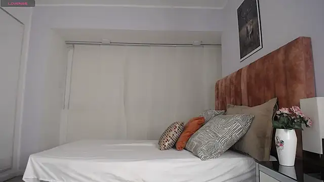 genesis moretz online show from 12/12/24, 03:21