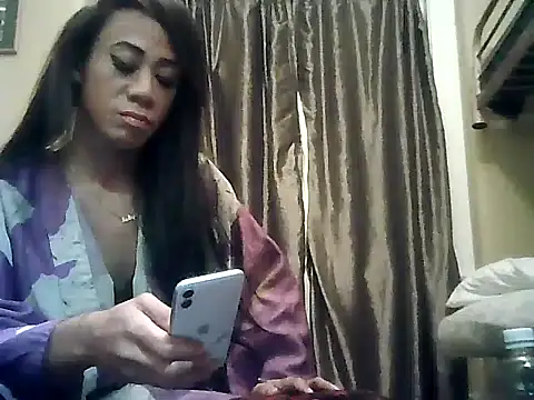 Snapshot of CaramelDipper chatting on 12/16/24, 05:17 CaramelDipper online show from 12/16/24, 05:17