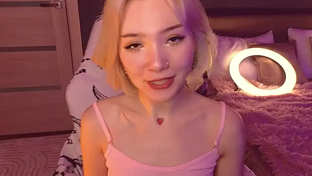 Snapshot of SandraBoyl chatting on 02/04/25, 04:15 SandraBoyl online show from 02/04/25, 04:15