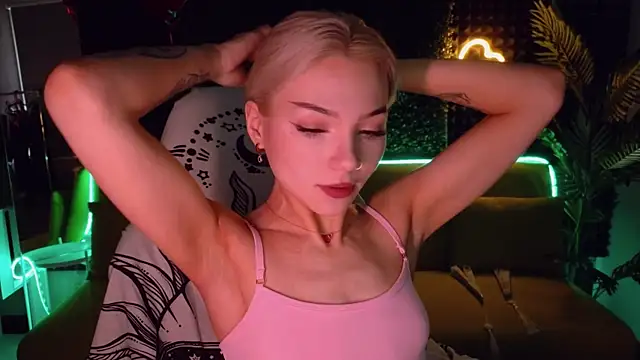 Snapshot of SandraBoyl chatting on 03/20/25, 01:13 SandraBoyl online show from 03/20/25, 01:13