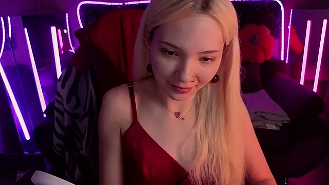 Snapshot of SandraBoyl chatting on 11/22/25, 02:21 SandraBoyl online show from 11/22/25, 02:21