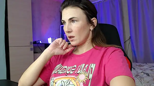 Daniela Cooperr online show from 10/18/25, 06:19