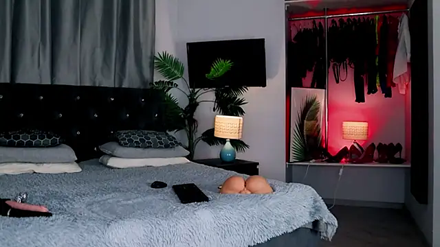 InvitingTina online show from 03/20/25, 08:08