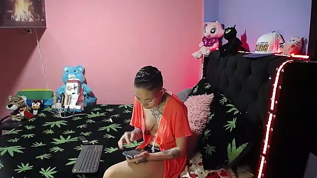 Snapshot of bad_couple_sex chatting on 01/05/25, 12:52 bad couple sex online show from 01/05/25, 12:52