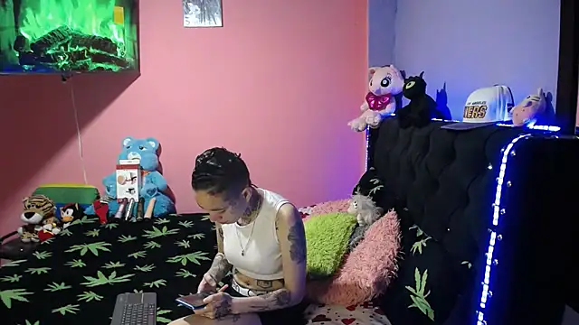 Snapshot of bad_couple_sex chatting on 01/09/25, 01:29 bad couple sex online show from 01/09/25, 01:29